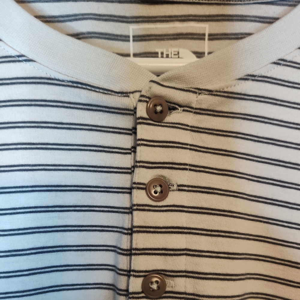 The North Face Mens Short Sleeve Henley Size XXL Gray And White
